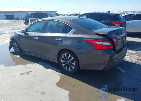 2017 Nissan Altima 2.5 Sv z USA, uszkodzony, nr VIN 1N4AL3AP8HC170177